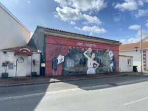 Photo de l'incontournable café théâtre de Carcans